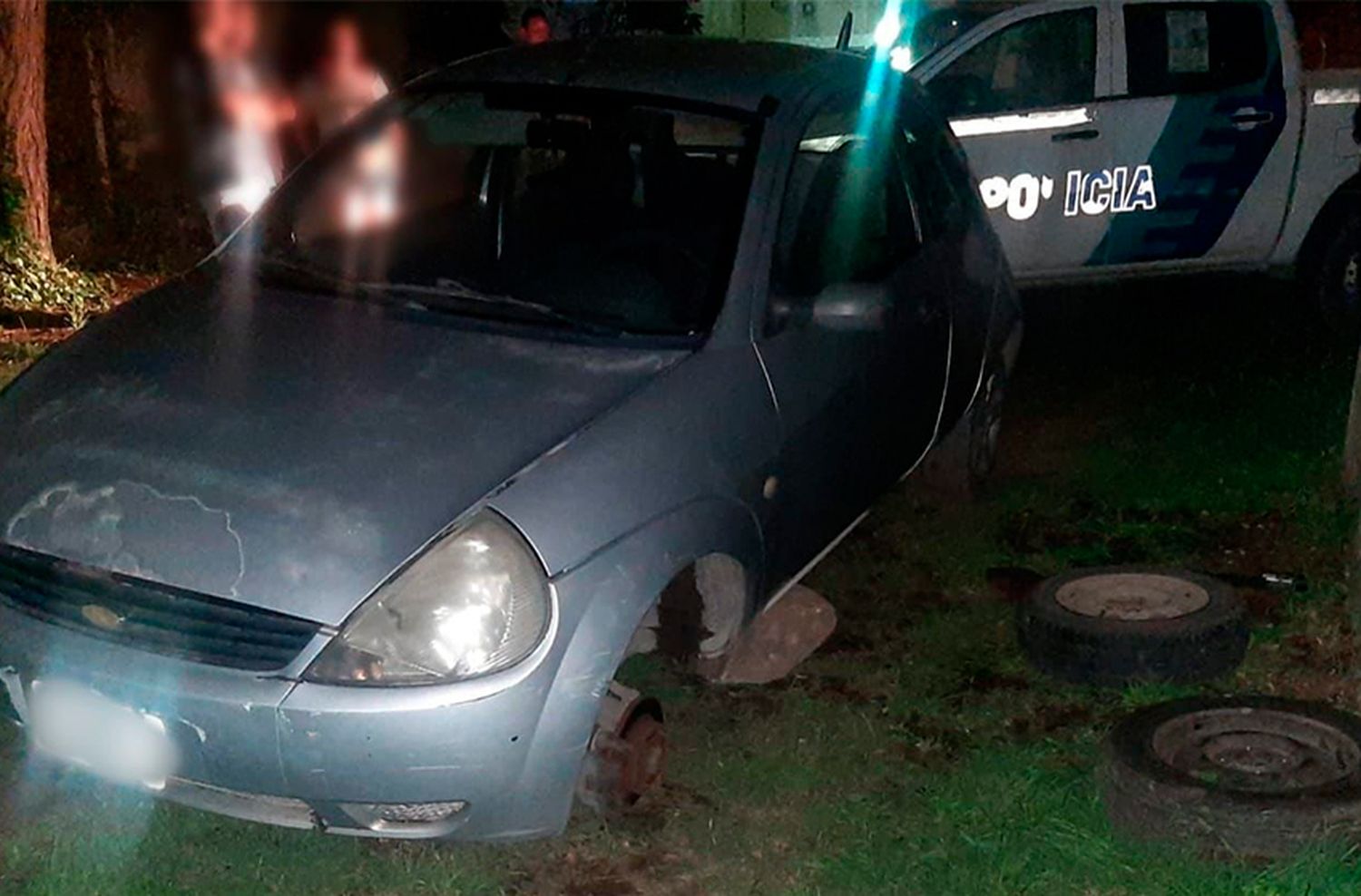 Lo atraparon cuando intentaba robar partes de un auto