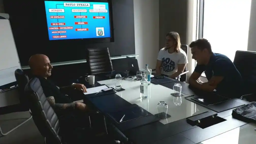 Sampaoli se reunió con Higuaín y Dybala