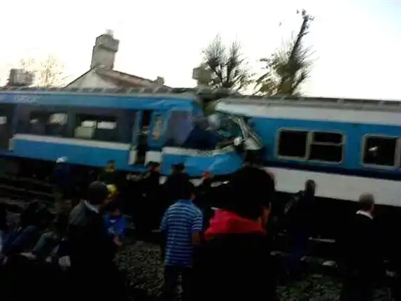 Tres muertos y más de 230 heridos en el choque de trenes del Sarmiento 
