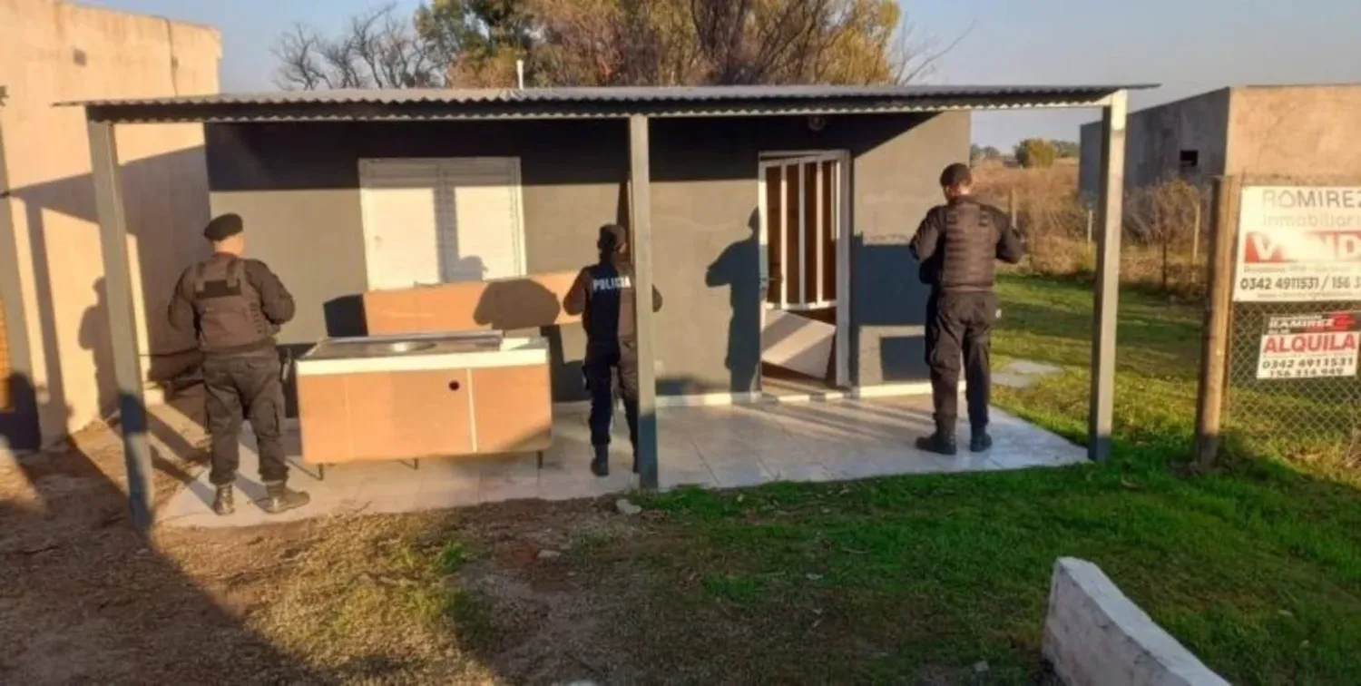 La casa donde al parecer tres sujetos ingresaron, robaron y causaron destrozos. Oficialmente hubo un detenido. Foto: Unidad Regional XV