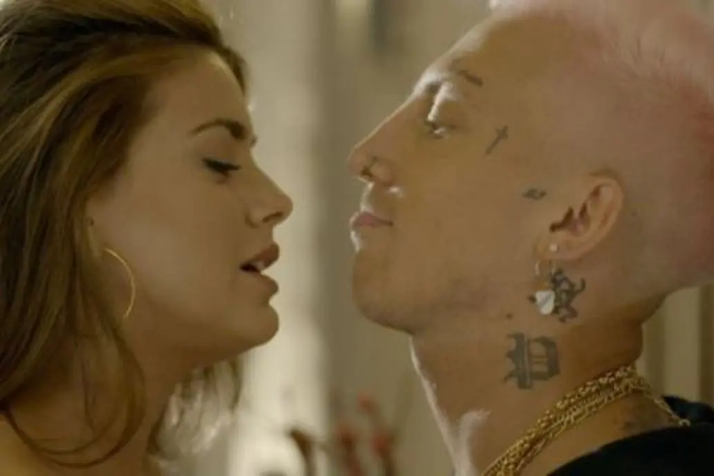 Las imágenes picantes del videoclip de El Polaco y Natalie Pérez