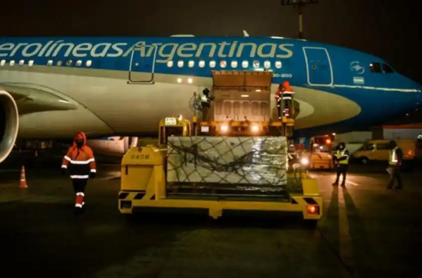 Un avión de Aerolíneas partió hacia Rusia para traer más dosis de la vacuna Sputnik V