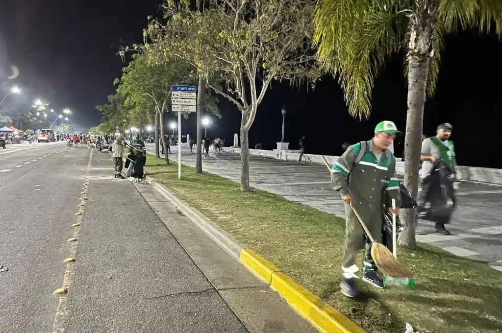 Tras el multitudinario show de Los Palmeras en Santa Fe: limpian la Costanera y desarman el escenario