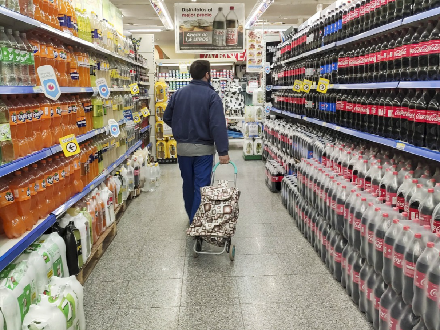 El Gobierno acordó con supermercados retrotraer precios