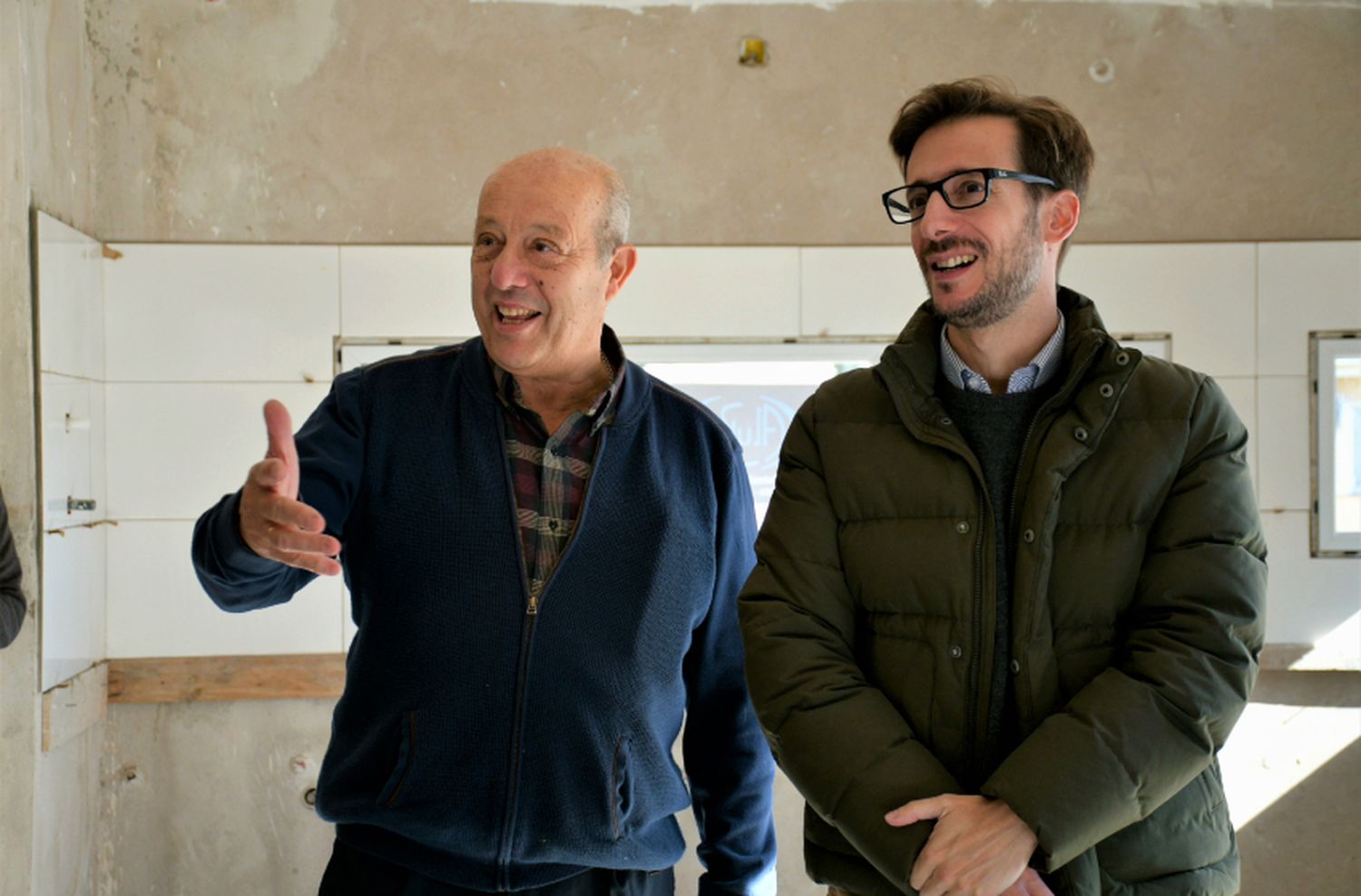 El intendente Paredi y el ministro Simone recorrieron viviendas en construcción en Mar Chiquita