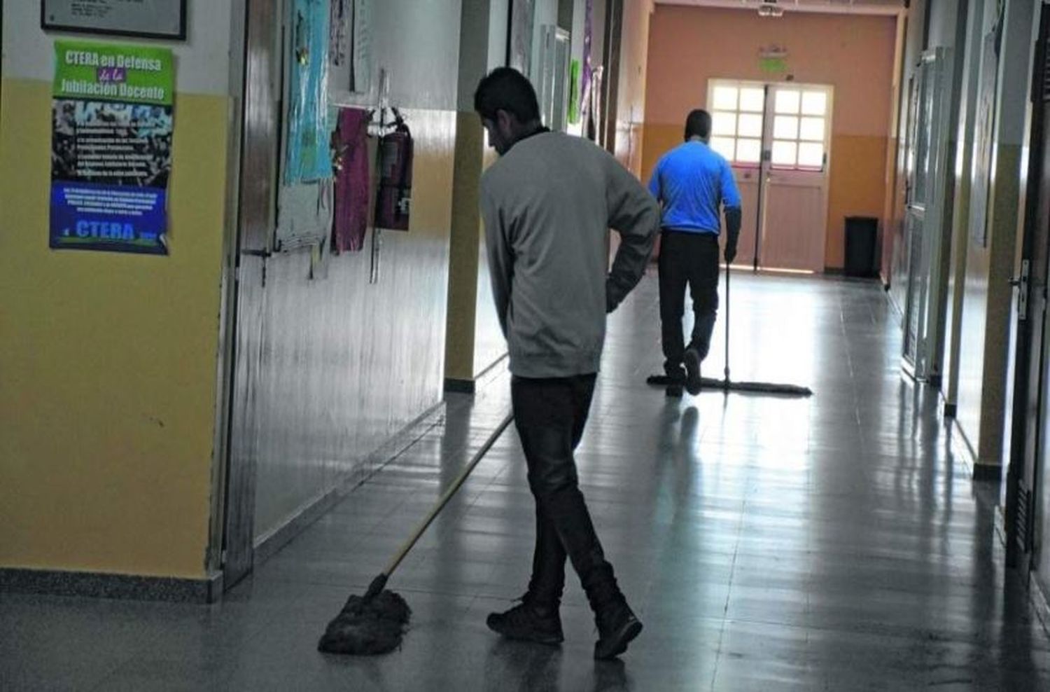 Asistentes escolares dictan un paro sanitario y sólo mantendrán guardias mínimas