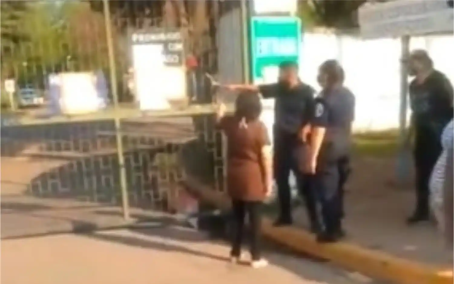 Insólito: El Intendente Menéndez ordenó cerrar el cementerio de Merlo "para visitar a su madre y poder estar solo"