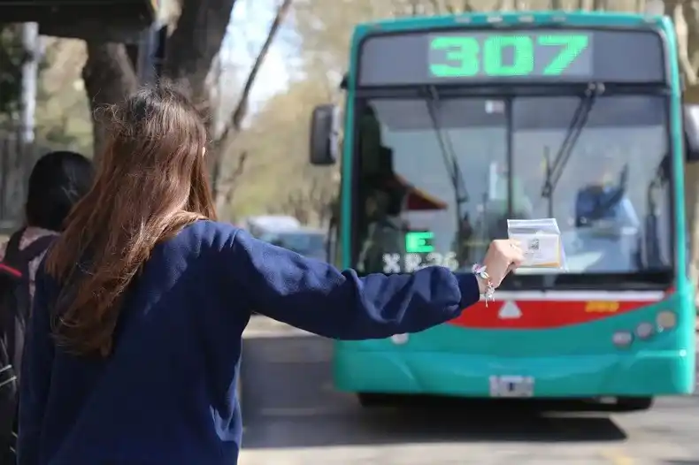 La Provincia continúa mantienen el boleto estudiantil.