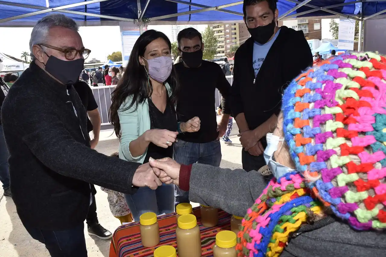 Tigre: Comenzó el Mercado Federal Ambulante con bolsones de verdura y cortes de carne
