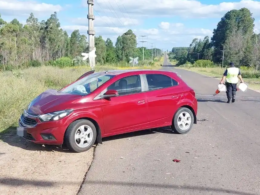 Choque entre dos vehículos: daños materiales y un conductor con alcoholemia positiva