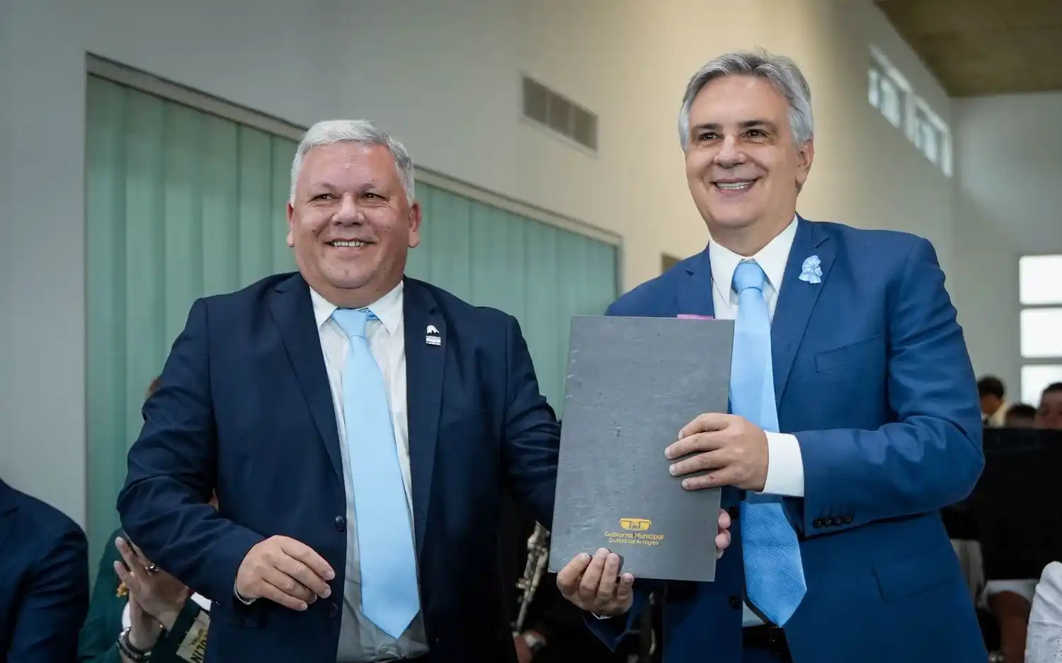 Benedetti y Llaryora