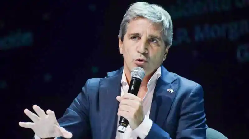 Prepagas: le enrostraron a Luis Caputo 
que los aumentos se dieron por el DNU