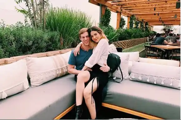 Sheryl se compromete y las burlas estallan… contra Lasso