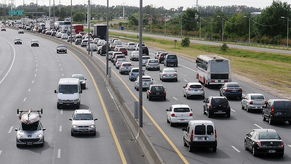 Intenso movimiento en las rutas bonaerenses en el inicio del fin de semana largo por el Día de la Diversidad Cultural