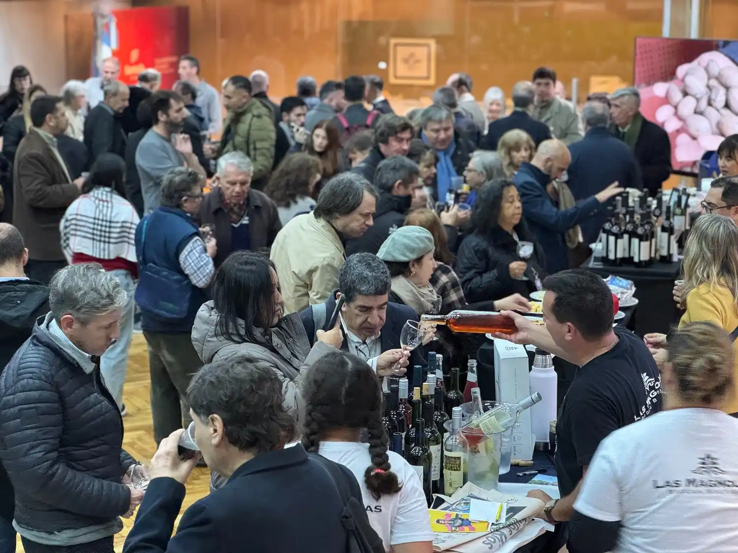 Santa Fe y Entre Ríos impulsan su producción vitivinícola y gastronómica en la capital del país