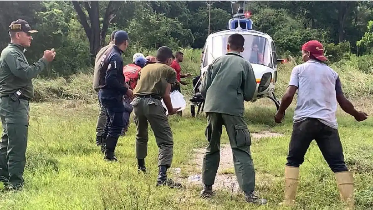 Helicópteros llevan insumos a zonas aisladas de Las Tejerías