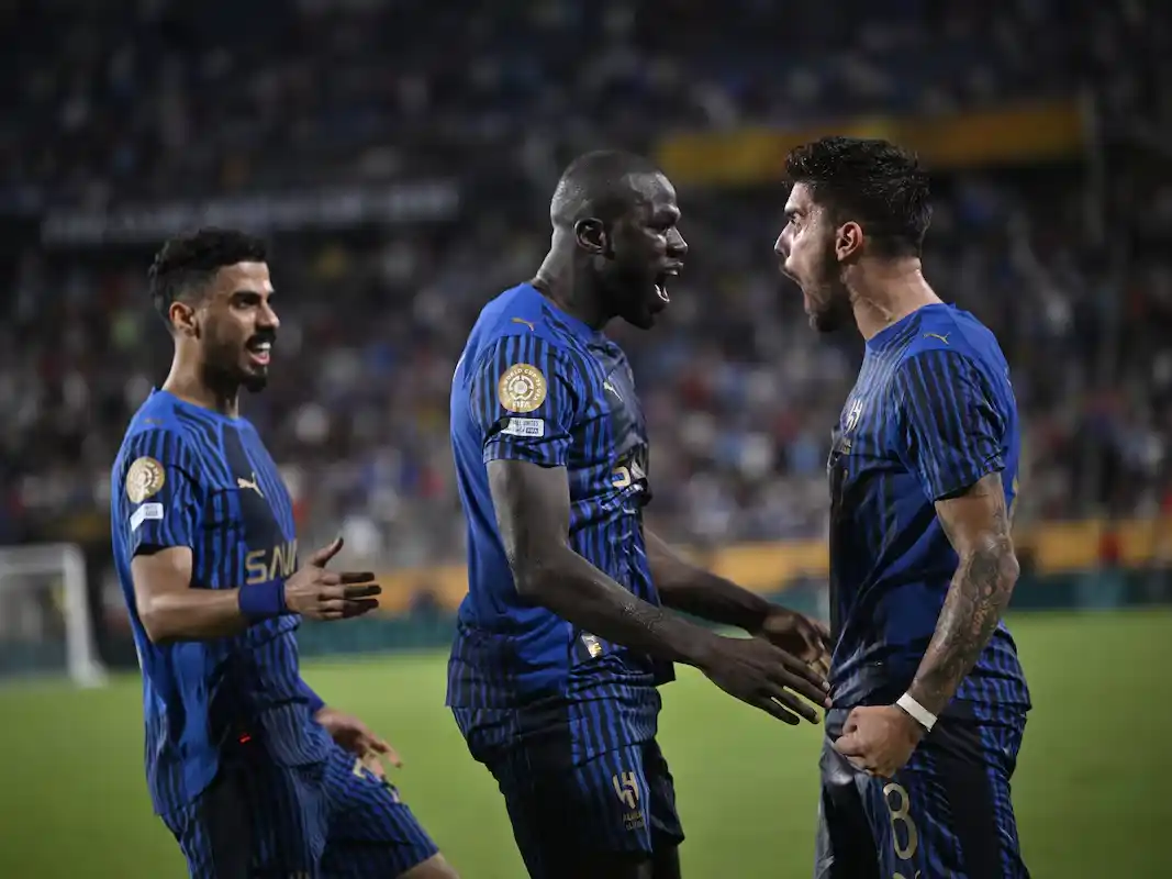 Los jugadores del Al Hilal saudí celebran el último gol contra el Manchester City, este lunes, en Orlando.Foto:M.Rodriguez-EFE