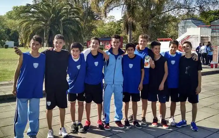 Inferiores de Juventud jugaron amistosos con Estudiantes de La Plata