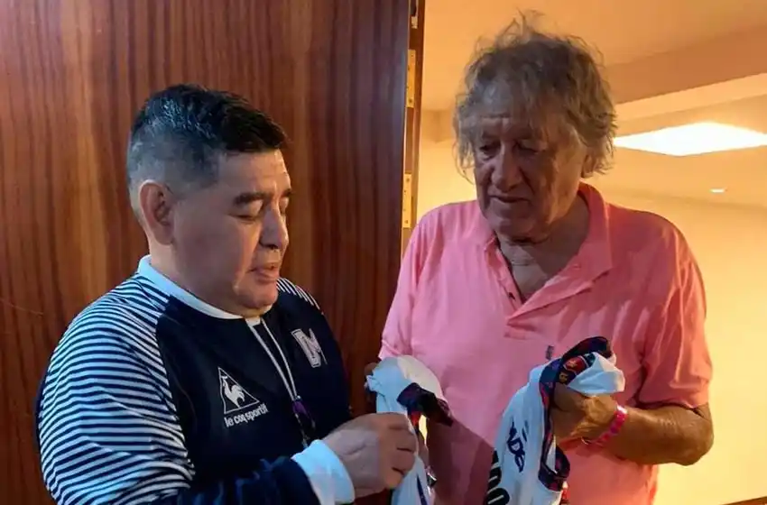 “Con tu humildad nos bailaste a todos”: el último adiós de Maradona al Trinche Carlovich