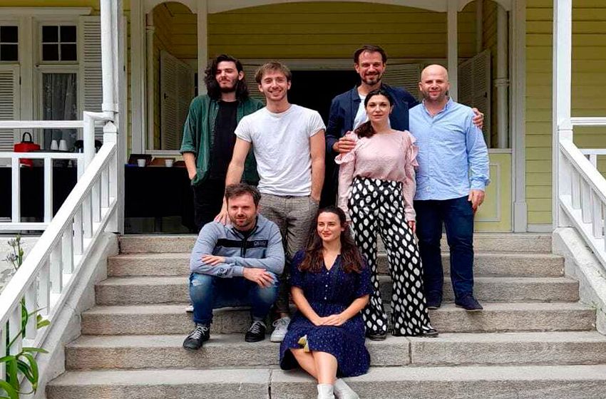 El fenómeno "Casi Normales" hace temporada por primera vez en Mar del Plata