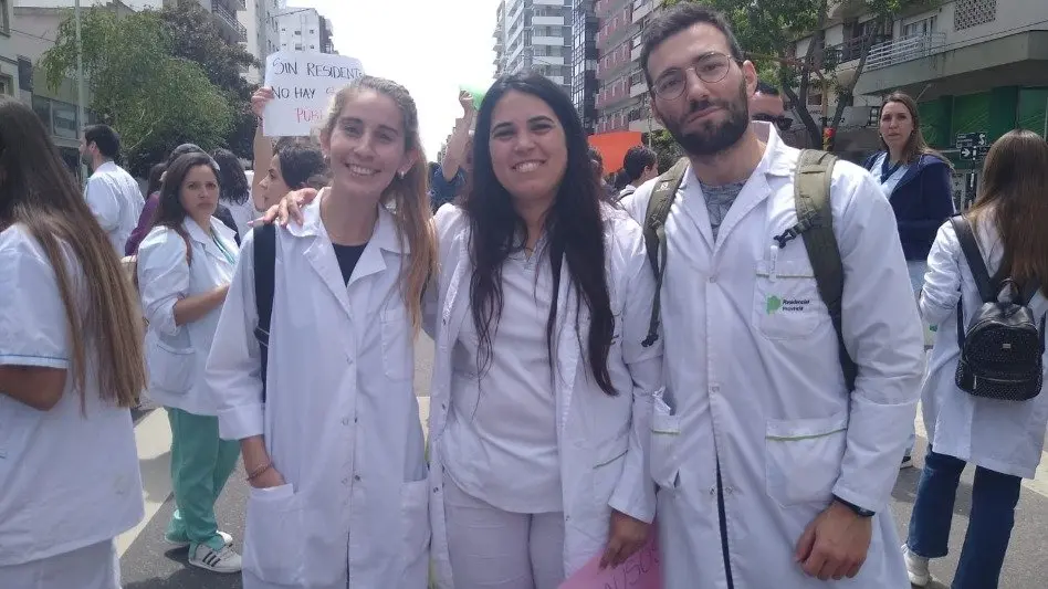 Paro y movilización de residentes: "somos el pilar de toda la atención, sin nosotros se cae el sistema de salud pública"