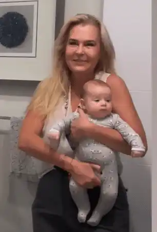 Rosalinda Serfaty y su nieto. Foto Instagram