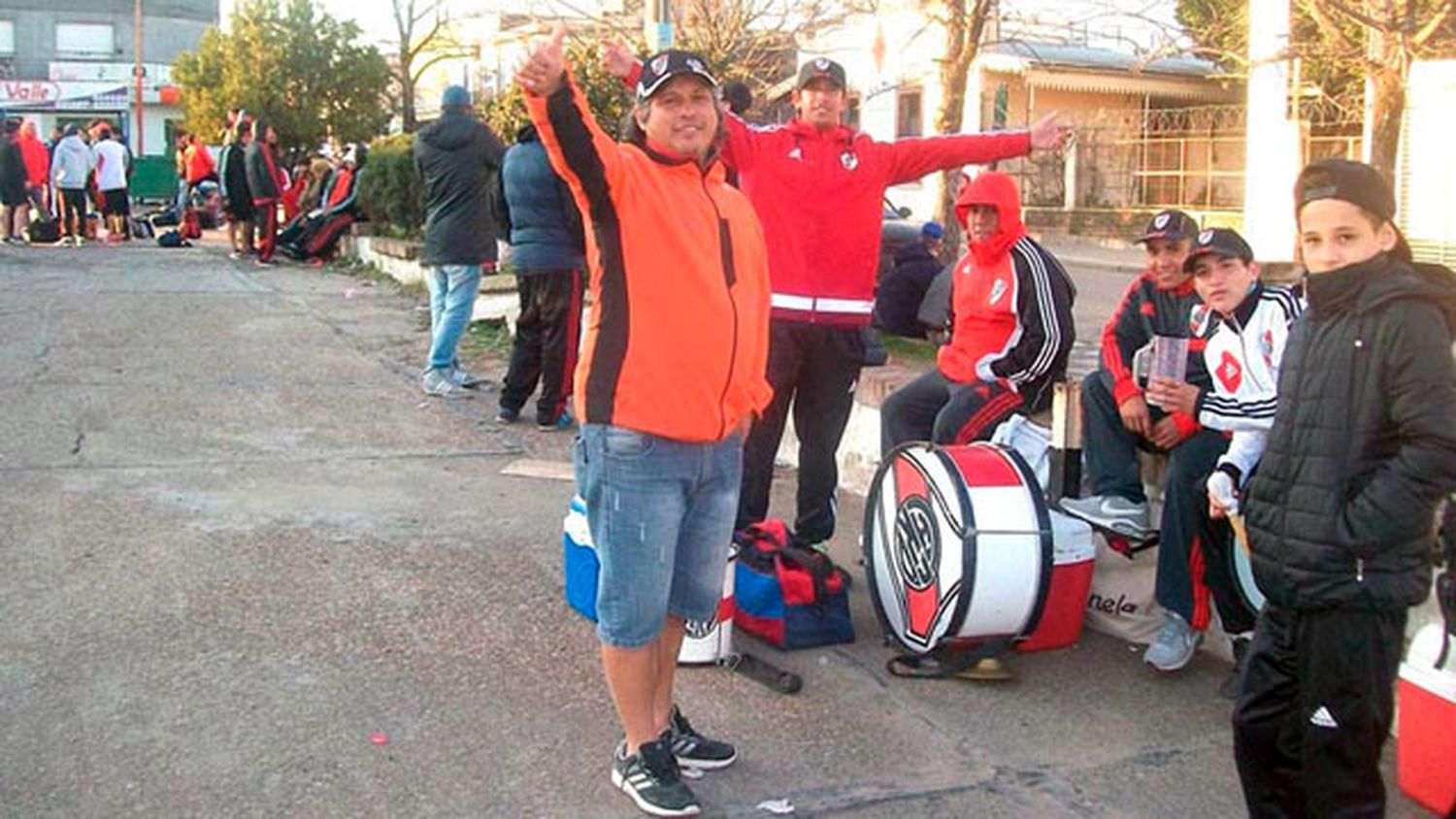 Los borrachos del tablón, varados durante 6 horas en Entre Ríos