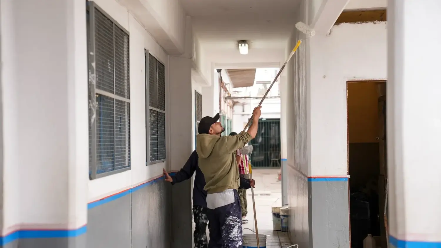 Los trabajos se despliegan en las escuelas públicas del distrito.