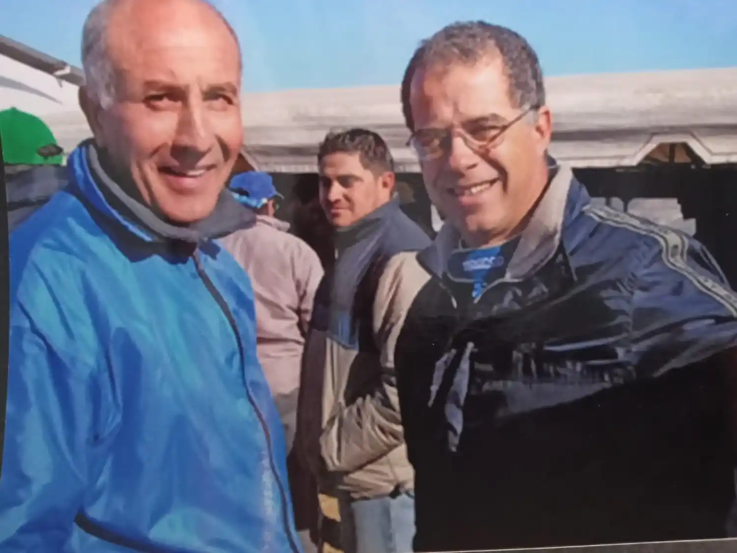 Luis Sánchez, director de Vértigo Motorsport, junto a Urretavizcaya.