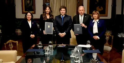 Milei firmó un acuerdo con EEUU para que argentinos accedan a la Visa Waiver