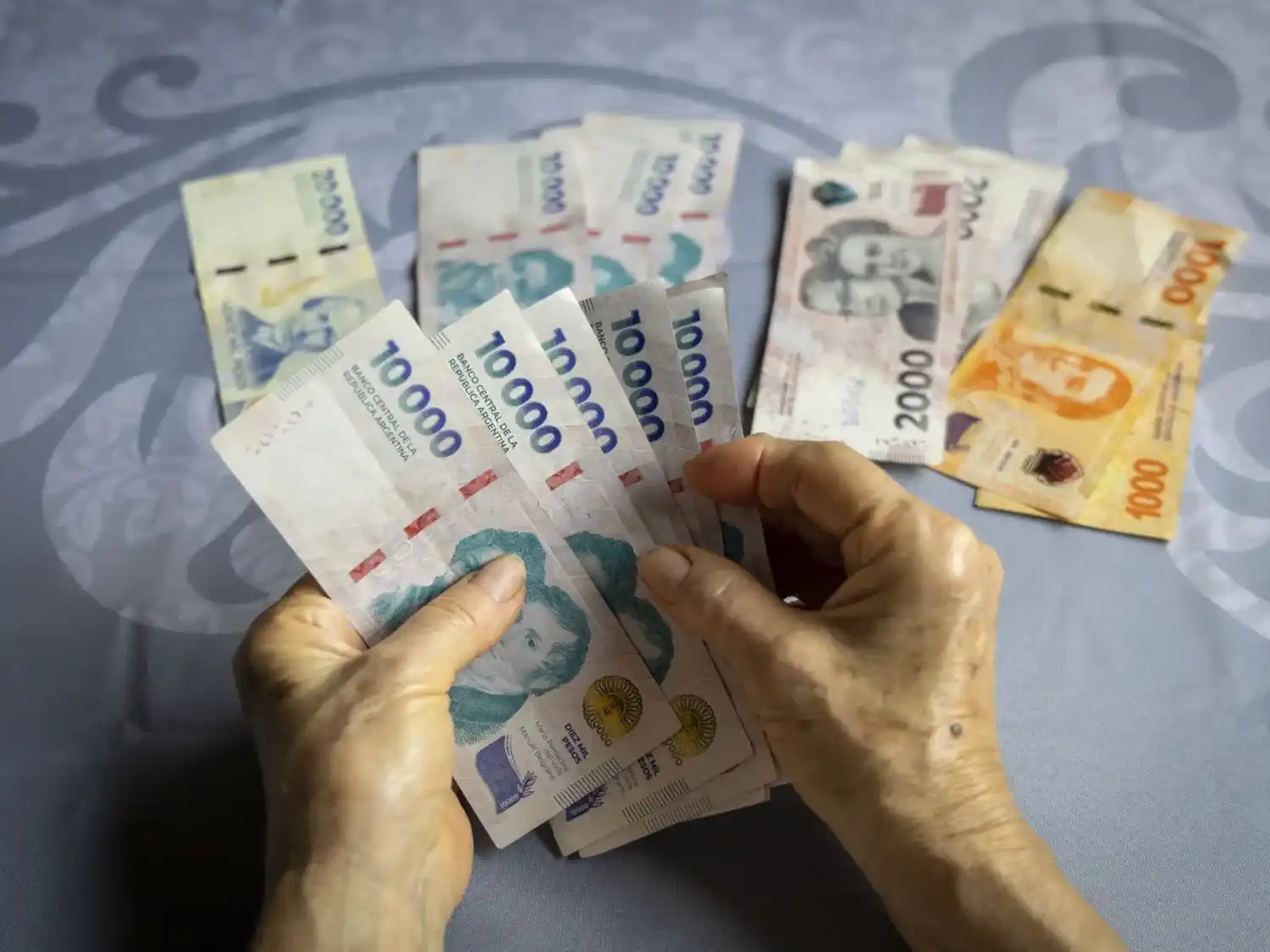 Los ingresos de los argentinos, con notorias asimetrías.