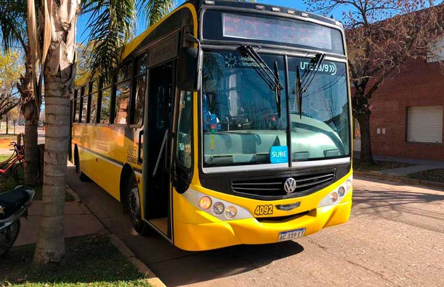 Le arrojó un piedrazo a un colectivo en zona sur y fue detenido