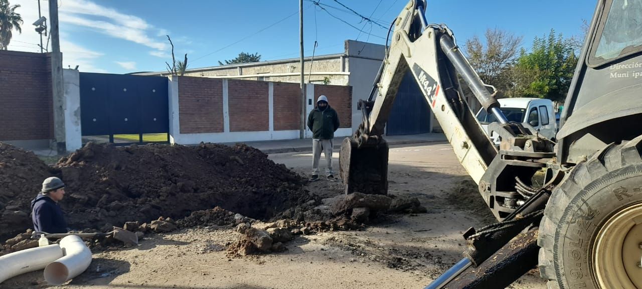 Realizan un nuevo aliviadero en la zona Este