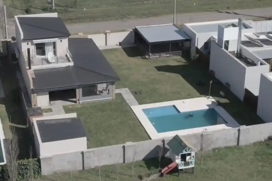 La casa de Funes Town donde fueron detenidos Ortigala y su pareja el lunes pasado.