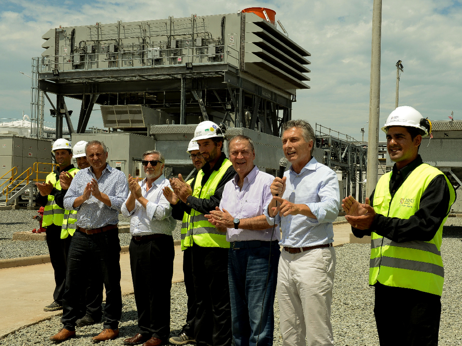 Macri inauguró la central térmica de Villa María