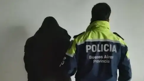 El aprehendido quedó imputado por los delitos de Desobediencia y Encubrimiento.
