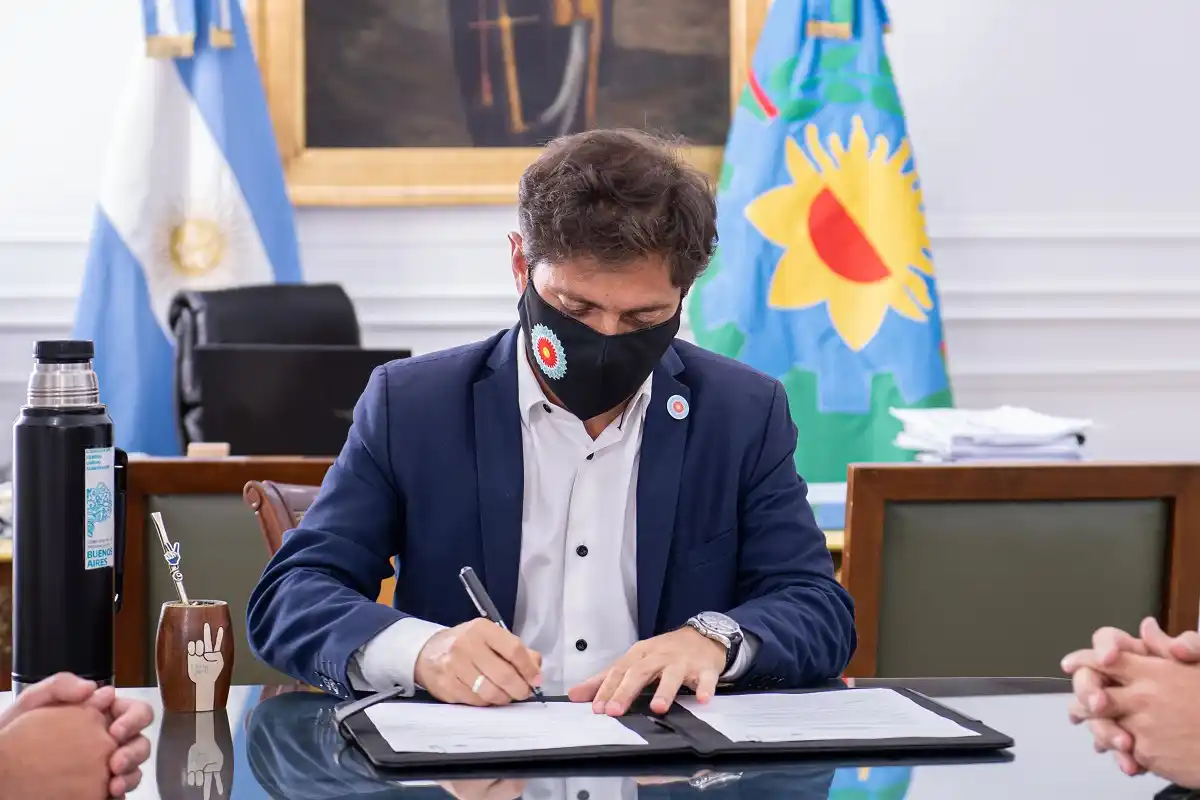 San Vicente: Kicillof firmó la provincialización del Hospital Ramón Carrillo