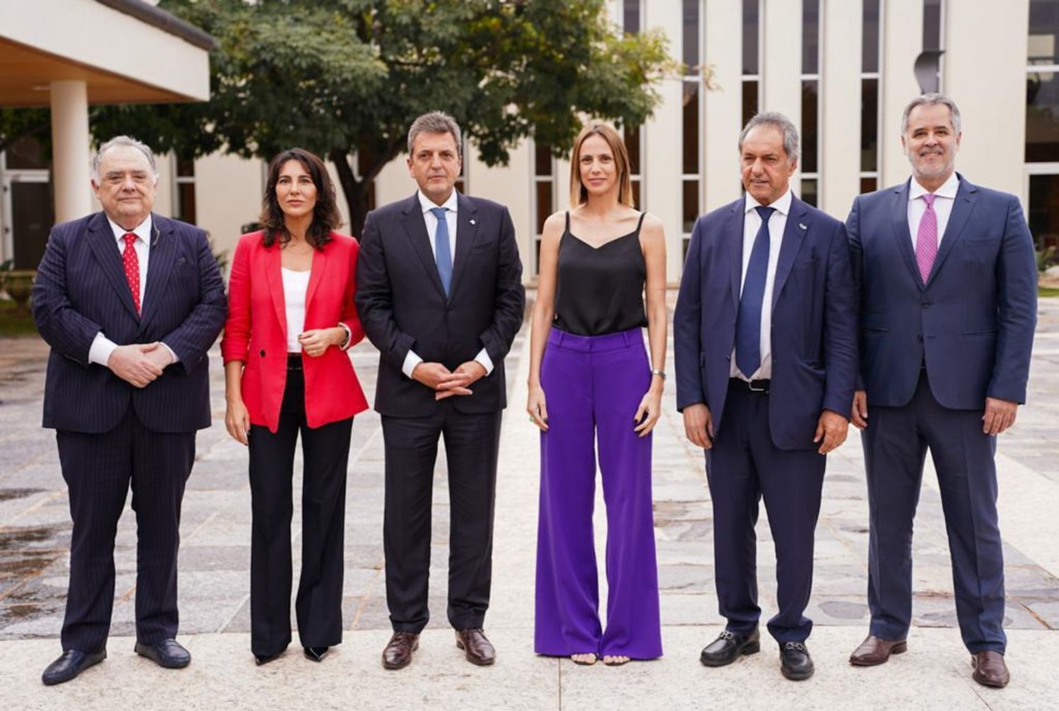 Eduardo Valdés, Natalia de la Sota, Sergio Massa, Tanya Bertoldi, Daniel Scioli y Topo Rodríguez, en Brasilia, minutos antes de encontrarse con el presidente Lula