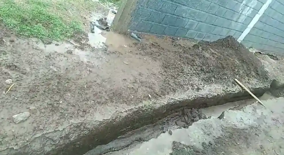 Barrio Nuestro Sueño: vecinos reportan por un caño roto