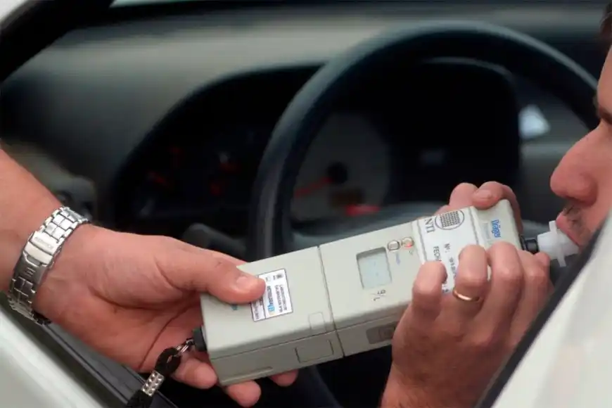 Un hombre alcoholizado chocó a dos mujeres que circulaban en moto