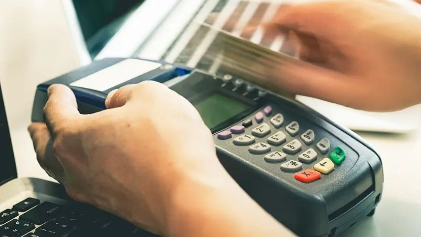 Los "posnet" serán gratuitos y no se cobrará recargo al uso de tarjeta de débito