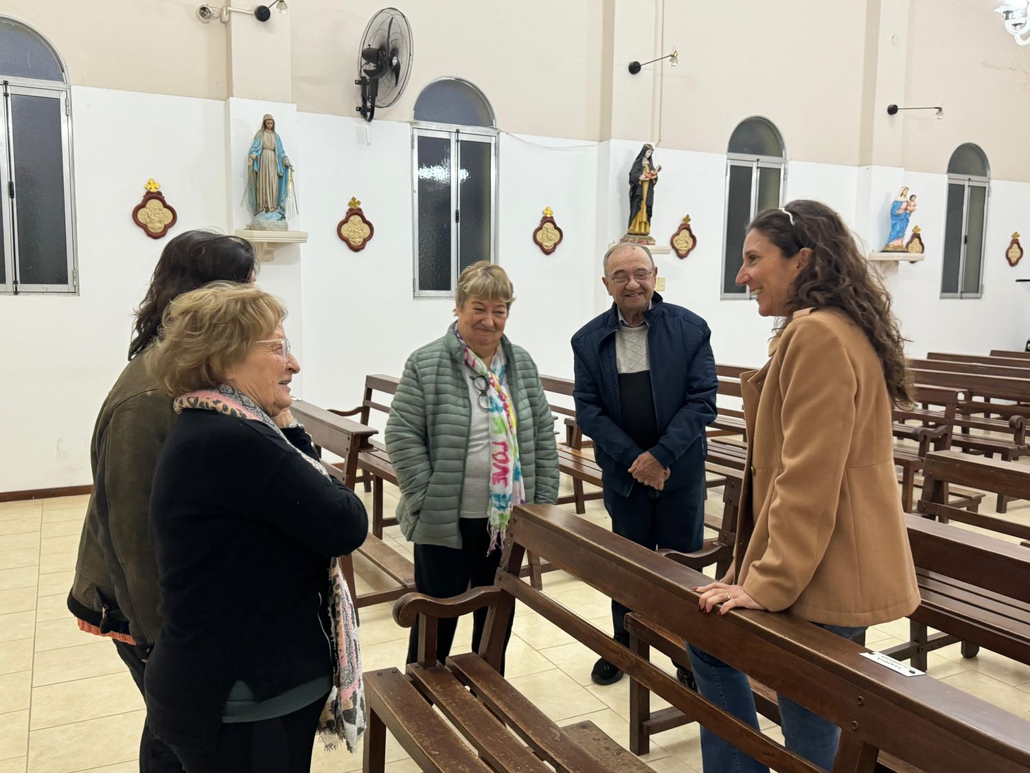 La senadora en la iglesia “Gracia de Dios” de María Teresa. Foto: Gentileza.