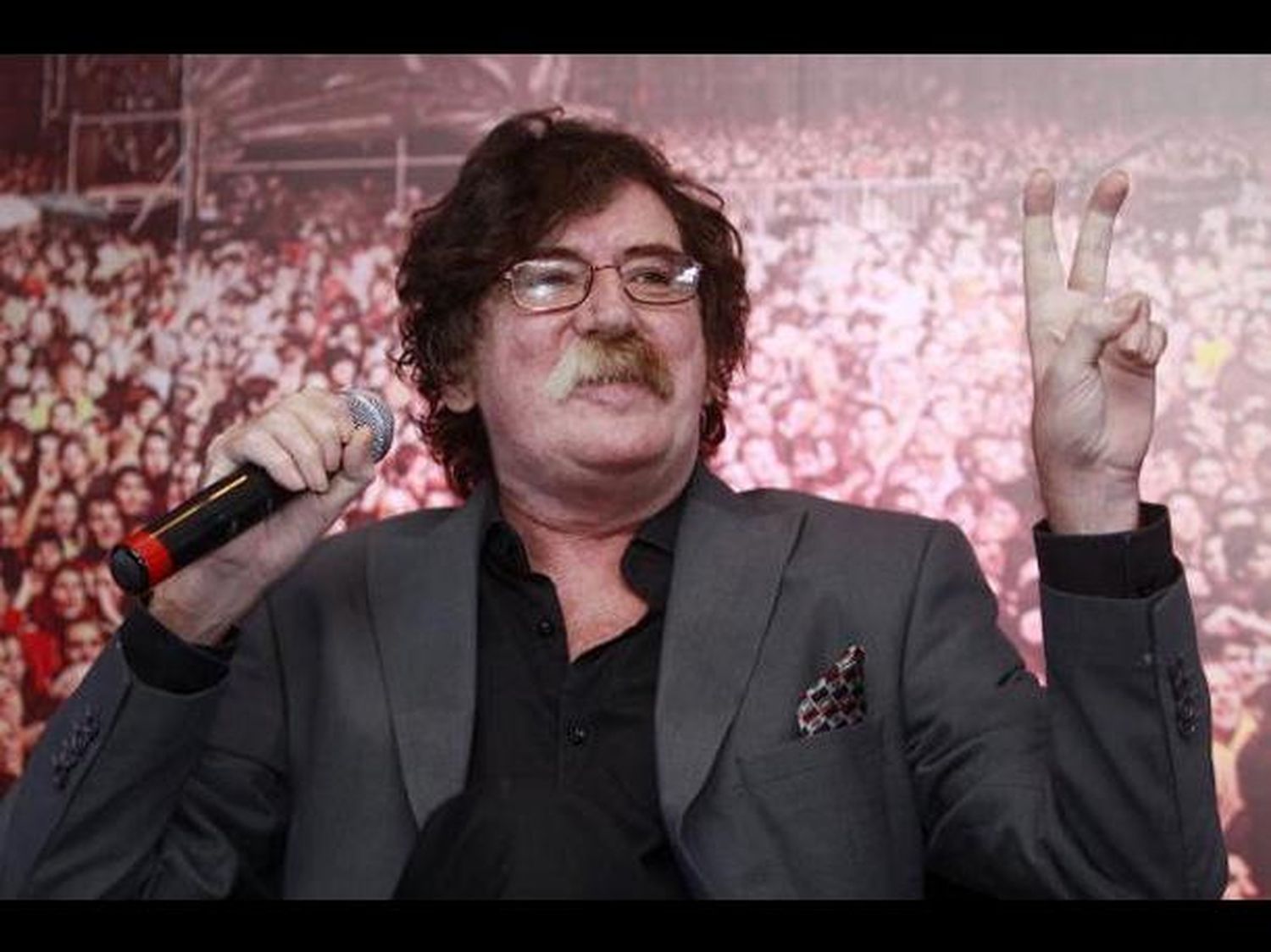 Dieron de alta a Charly García en Colombia, donde fue internado por un pico de presión