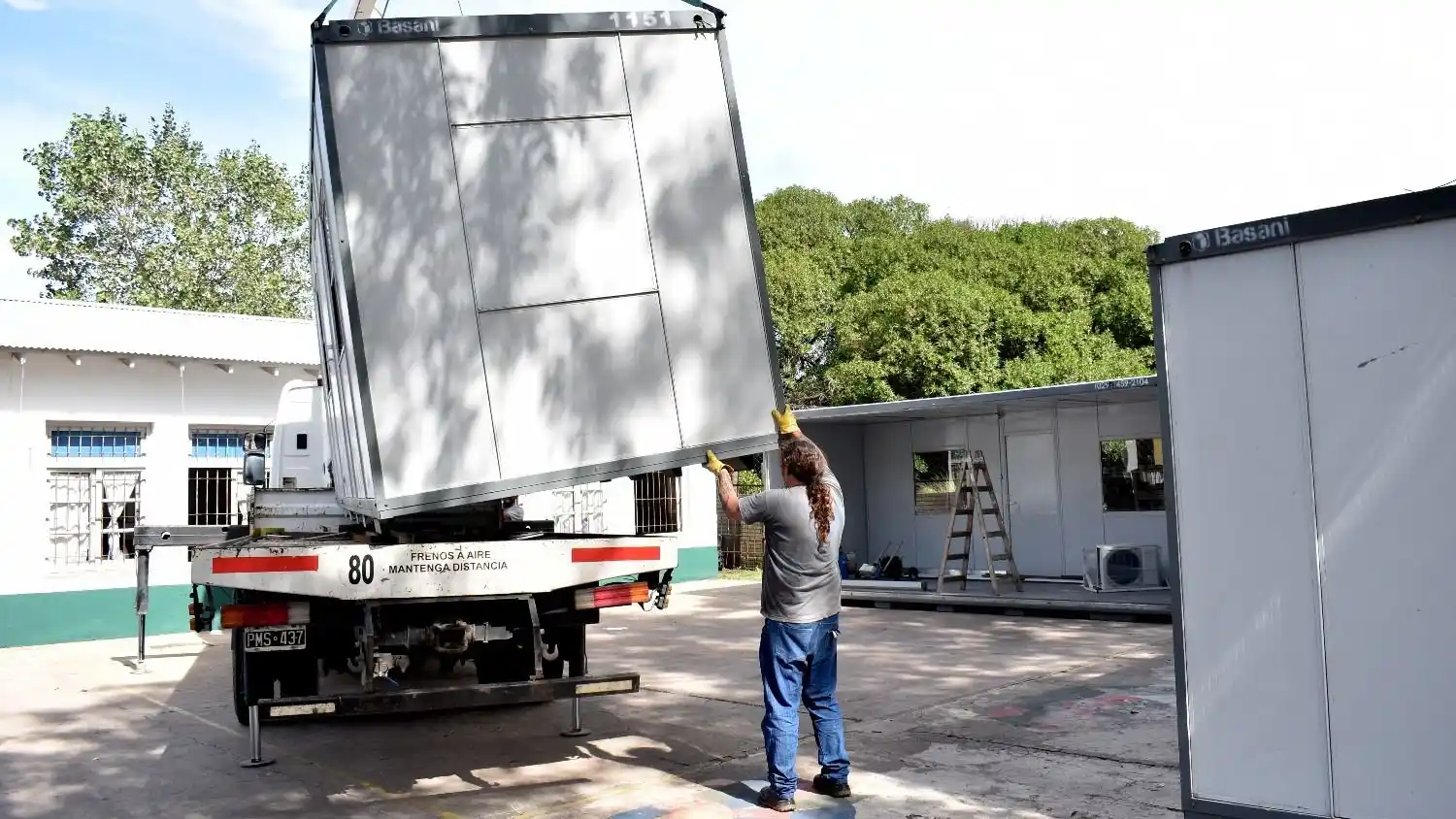 Aguardan el arribo de aulas modulares para las escuelas Normal y de Mataderos