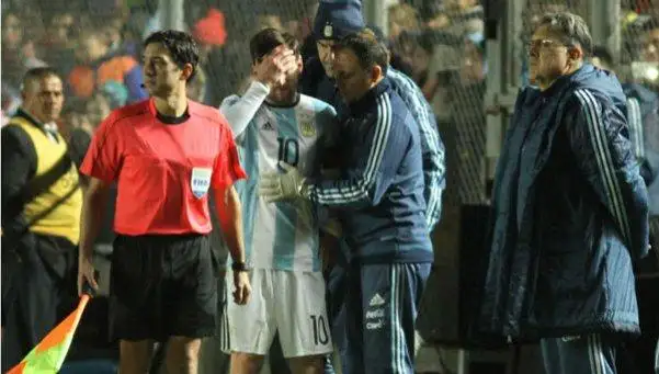 Alivio: Messi "sufrió un hematoma, pero no hay fisura" y respira Argentina