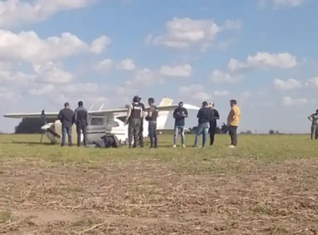 Hallaron avioneta en zona rural de Pergamino y sospechan que era usada para transportar droga