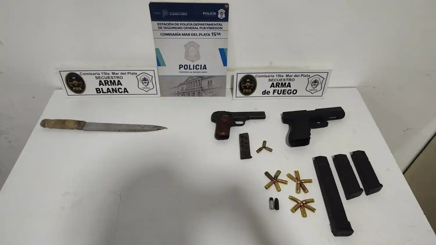 El hombre que lo llevó al nosocomio fue arrestado por portación de armas.