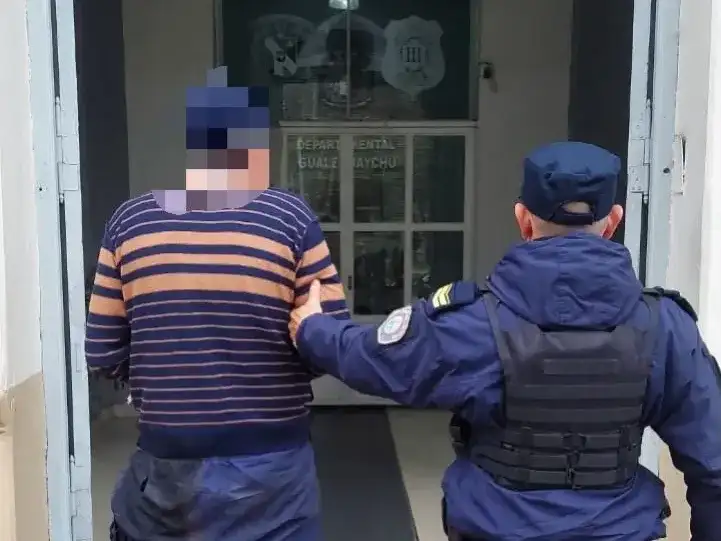 Detuvieron a un hombre por robarle la cartera a una remisera