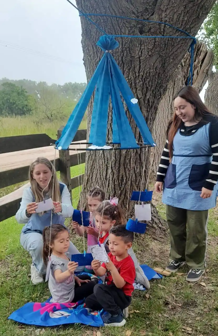 Estudiantes del Profesorado visitaron el Jardín de Infantes N° 911 de Giribone en el cierre del proyecto “Sírvánse un libro”
