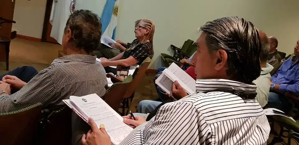 Por el conflicto con Camioneros, el Centro de Comercio reúne a los distribuidores y espera al intendente y a concejales